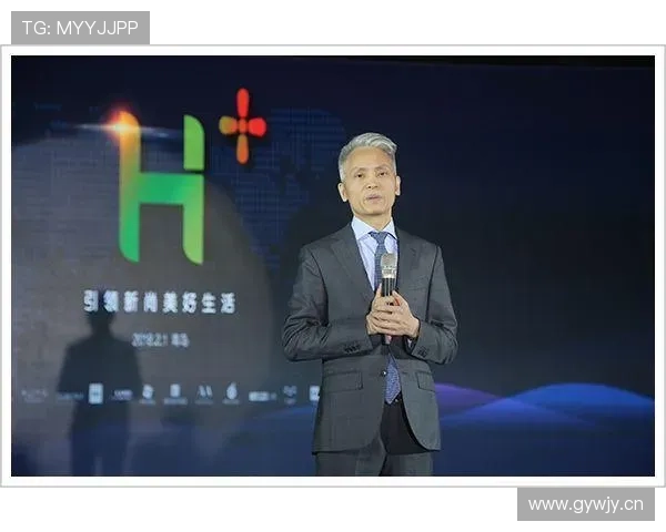 刷到张志磊随手一拍的家居照，角落那只名表盒把我瞬间拉进贫穷焦虑