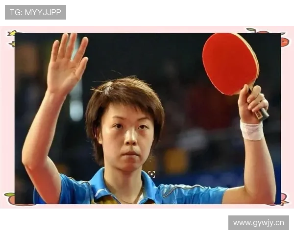 张怡宁打完比赛顺手把对手的球拍买了