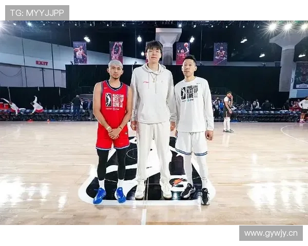 杨瀚森训练完直接拎着爱马仕去接娃？